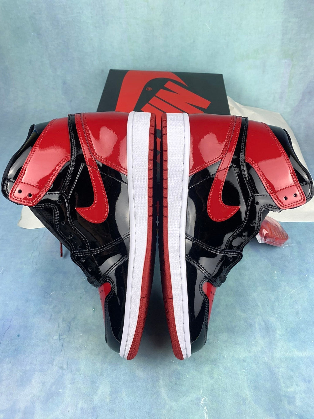 Air Jordan 1 High Bred Patent 555088-063 Unisex Sneakers