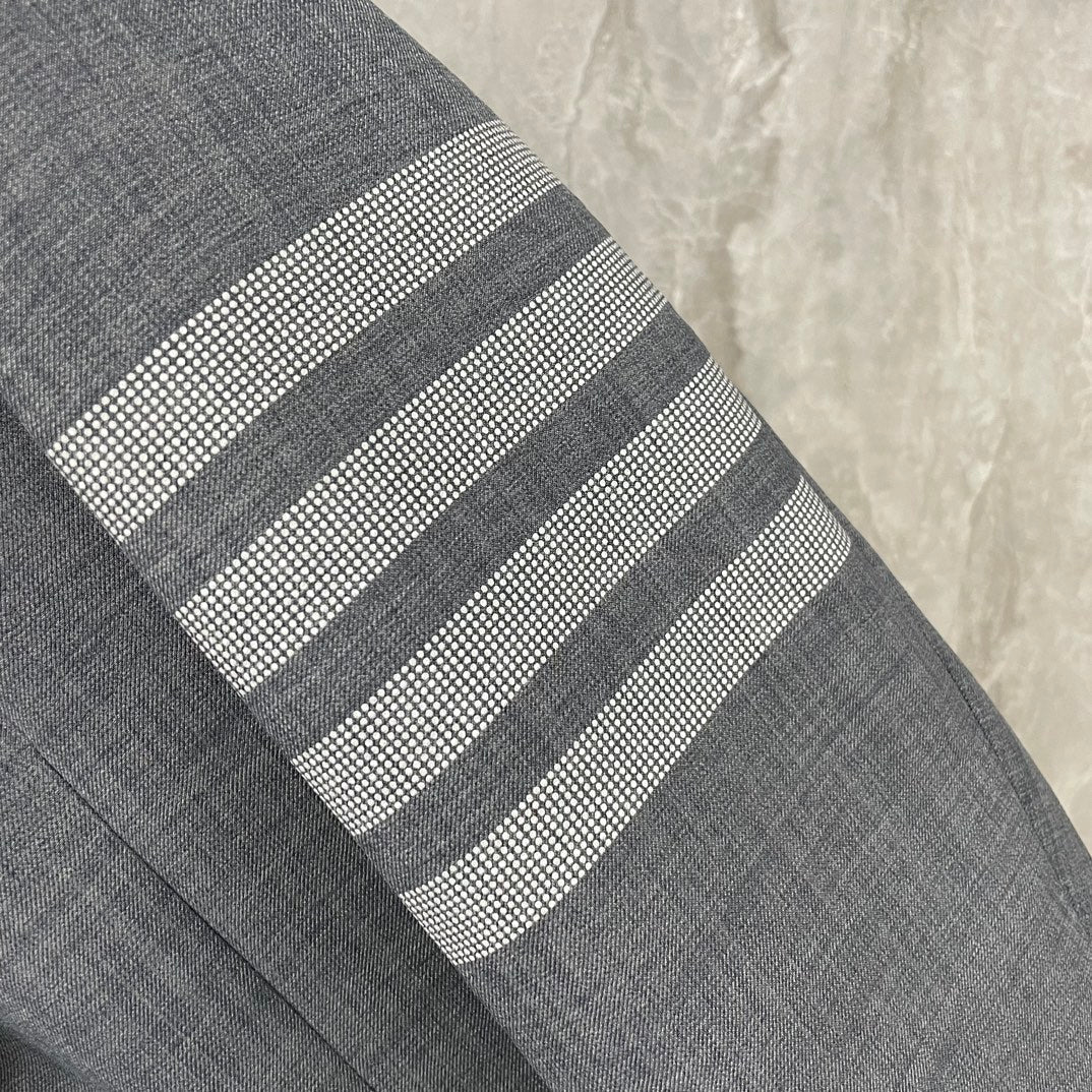 Men's 4 - Bar Suit Jacket with Signature Grosgrain Detail | Thom Browne