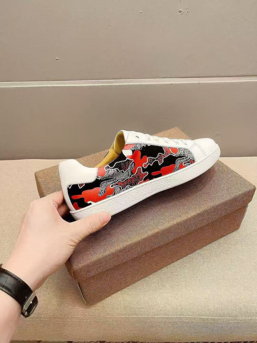 Gucci White Low-Top Sneakers with Black and Red Sides